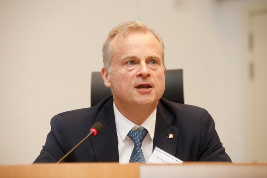 Les Engagés tevreden met bescheiden sanering in gezondheidszorg